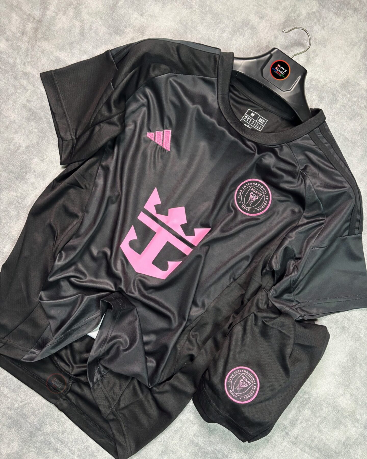 c6ef3a8e-bcd9-47b4-93ce-95288ddc4e9d Inter Miami Away Set 2025/26 (with shorts) - Image 1