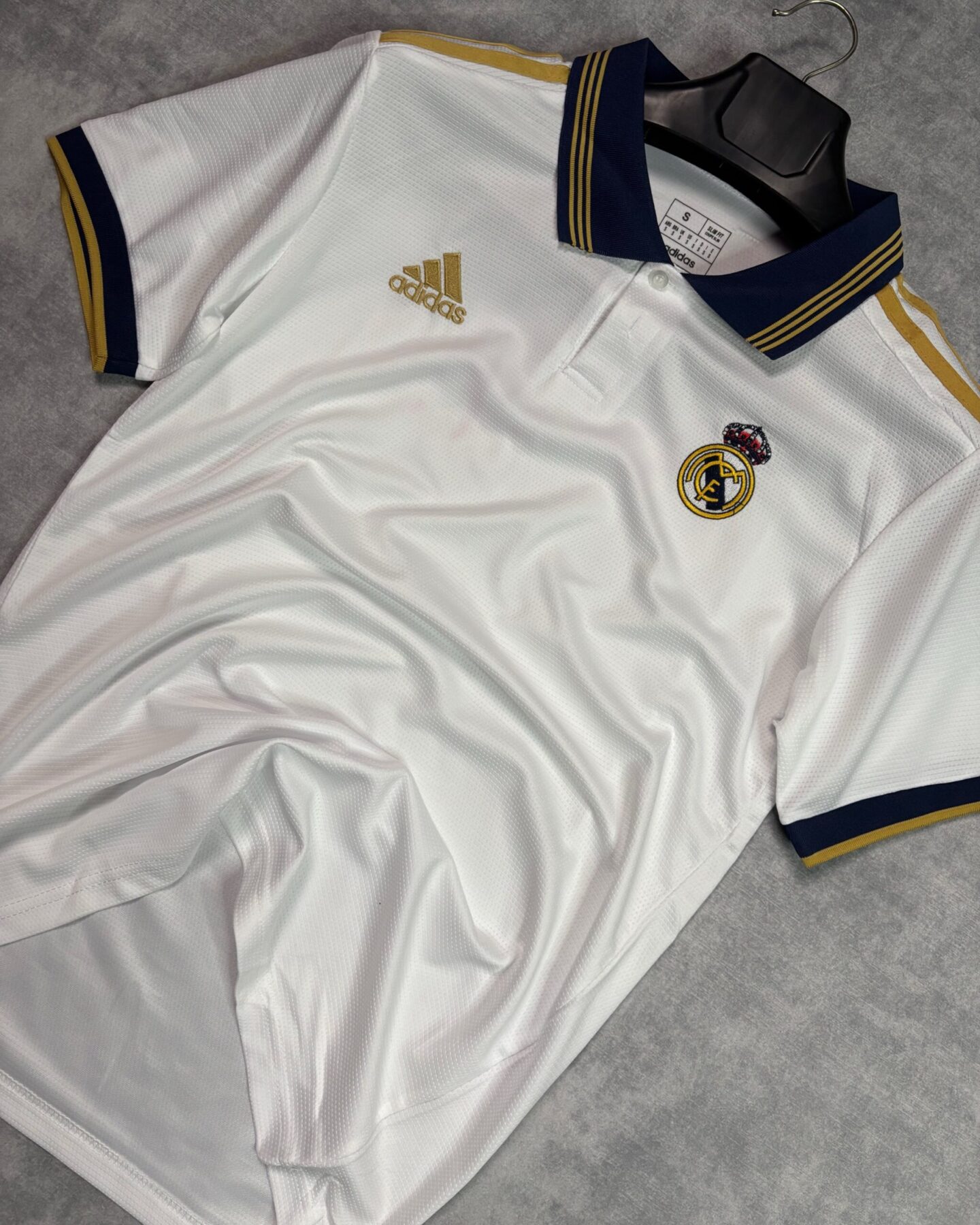 7b2803ed-e8fd-46de-b840-78f12808dd7e Real Madrid Training White Polo (Premium Quality)24/25 - Image 1