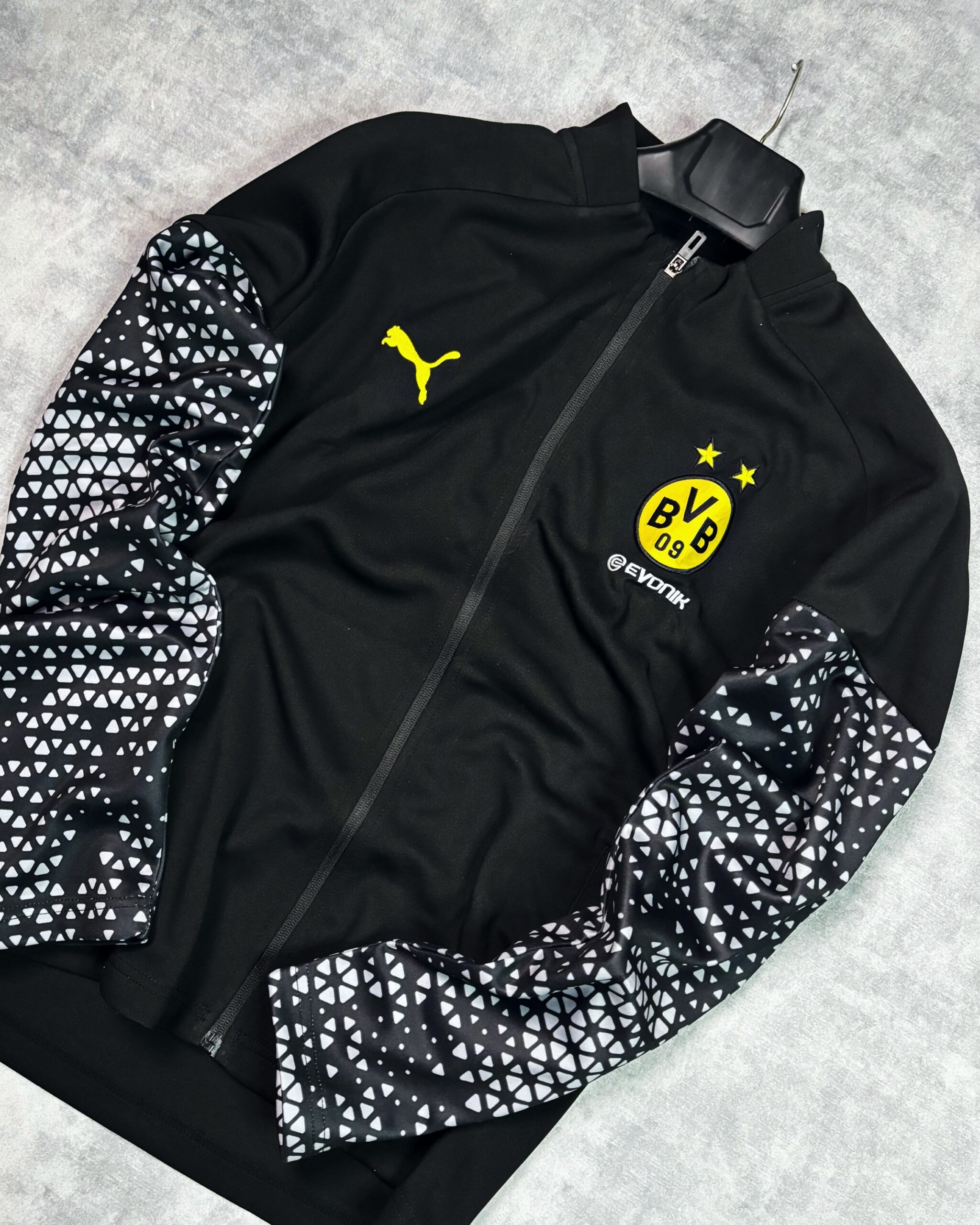 00464ac7-2b22-4aa3-8de8-ae16e8bd21af Borussia Dortmund Black Zipper - Relaxed Fit - Image 1