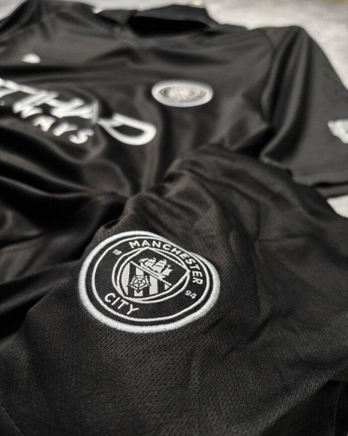 Manchester City Away Set 2025-26 (with Shorts) - Image 3