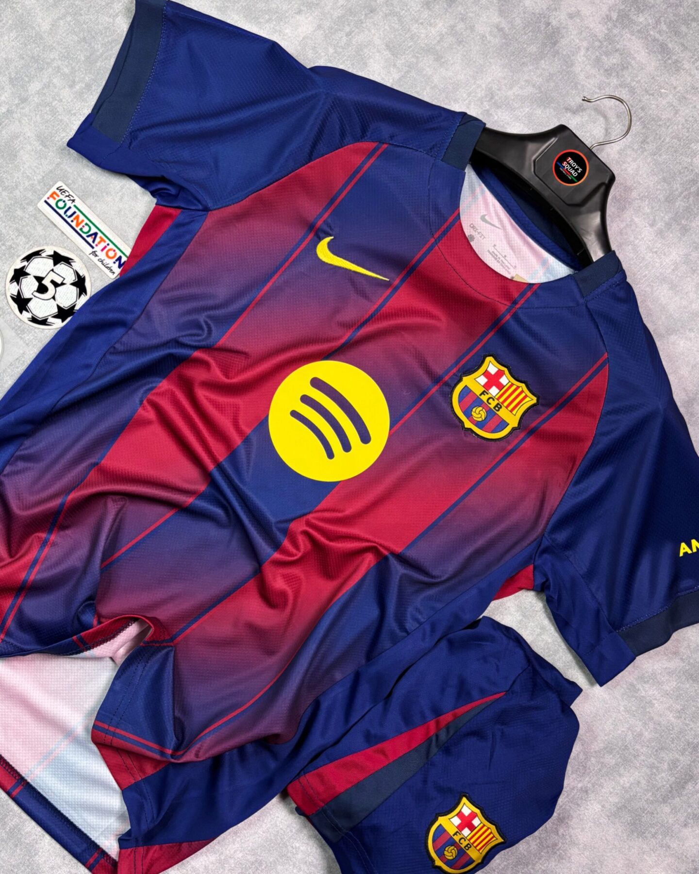 f19bd857-bf9f-4ae5-8b7f-c6b80222b53c Barcelona Home-Set 2025/26 - Image 1