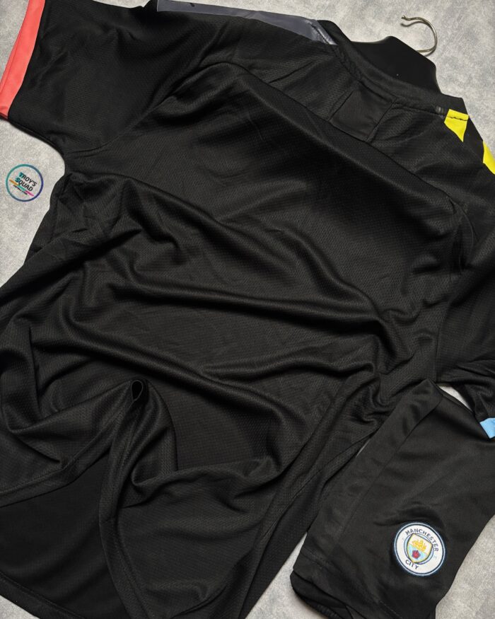 Manchester City Black Special Edition Set 2025-26 (with Shorts) - Image 5