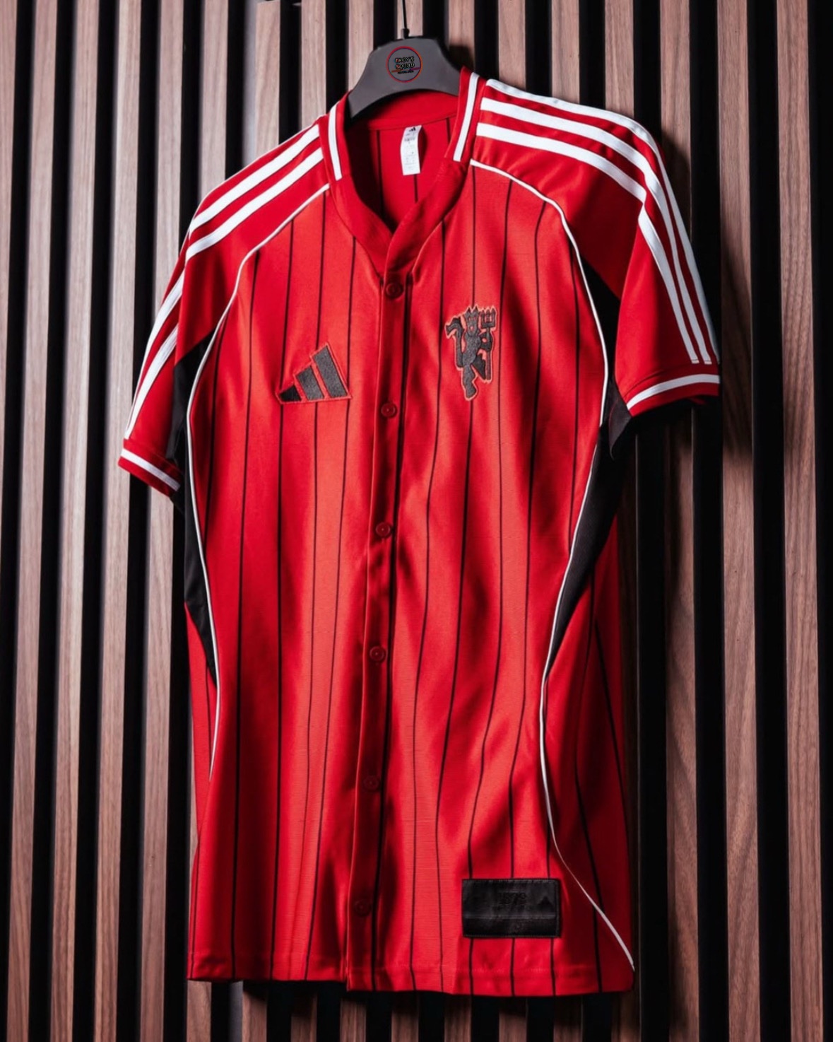 6f91ce03-6234-4bd5-a69f-ff31094a40f7 Manchester United US Baseball Jersey 25/26 - Image 1