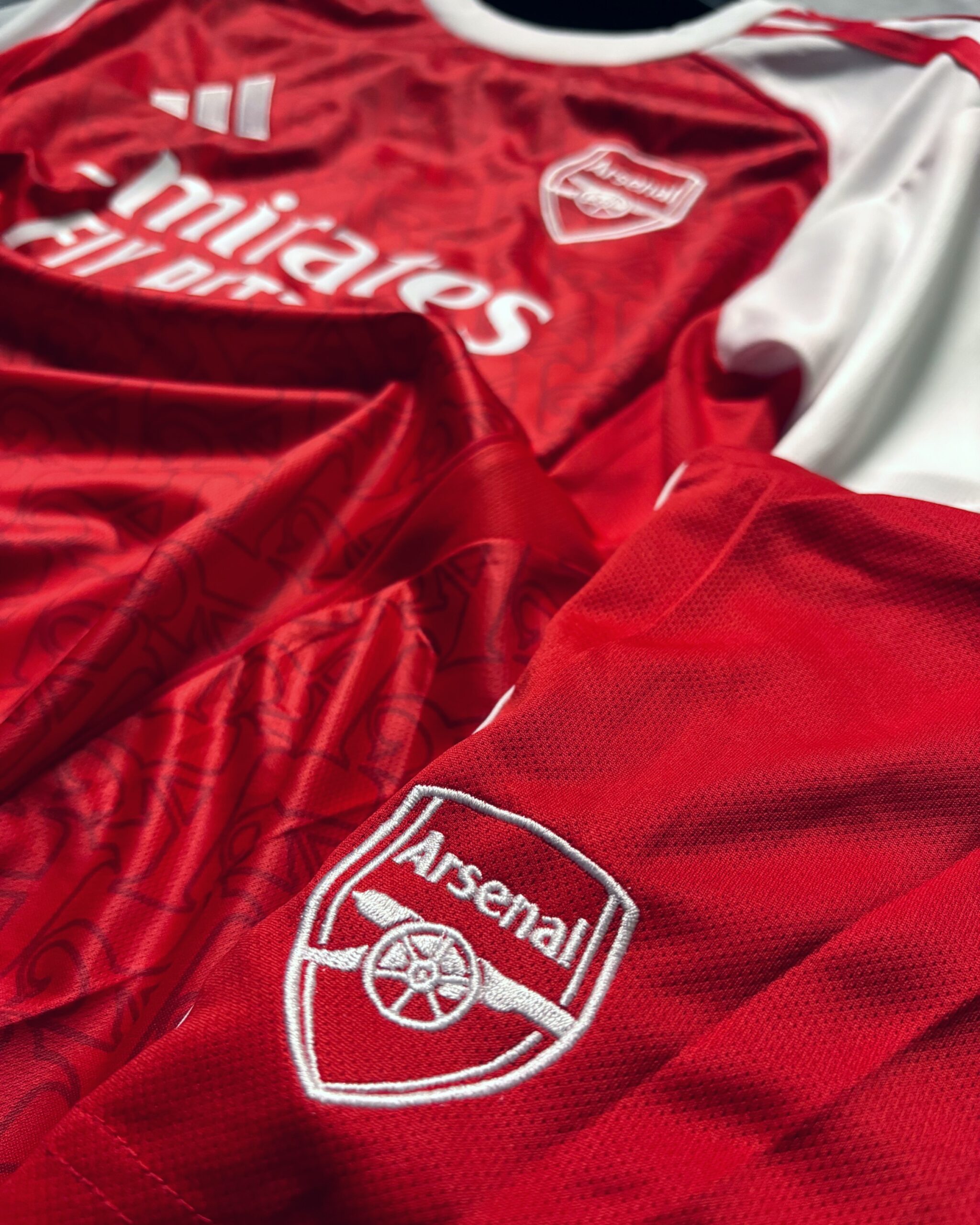 778df913-da02-4d40-a430-92b69586ce2a-2 Arsenal Home Set 25/26 (with shorts) - Image 3