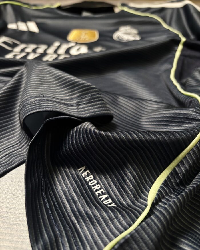 Real Madrid Away Set 2025/26 - Image 4