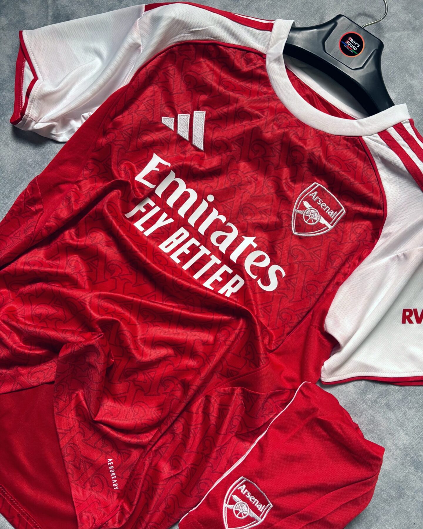 c76d6c56-9ed1-4922-a77d-900359713dbc-2 Arsenal Home Set 25/26 (with shorts) - Image 1