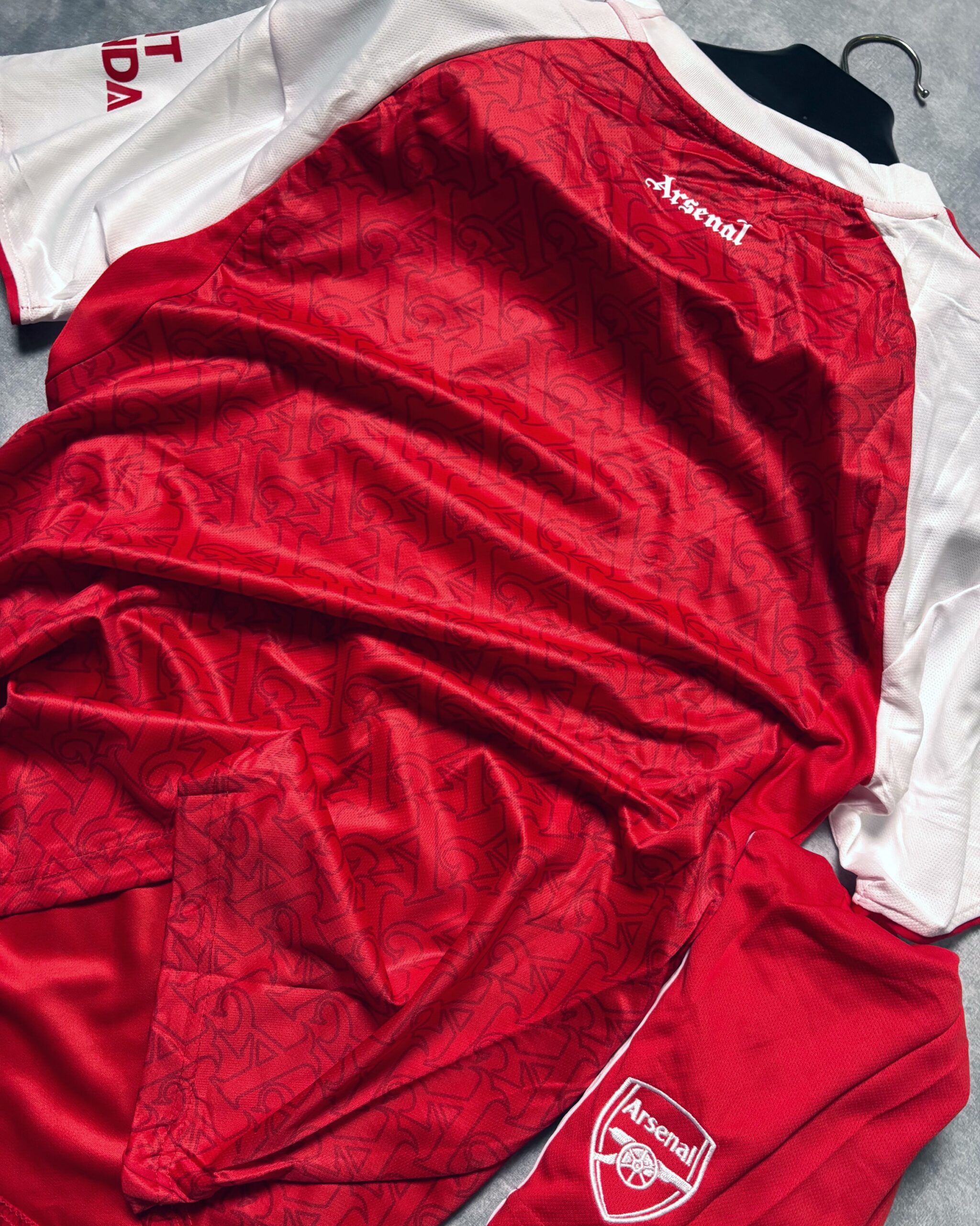 da851c1f-66e3-40c9-bfb2-51a32e4da64e-2 Arsenal Home Set 25/26 (with shorts) - Image 5