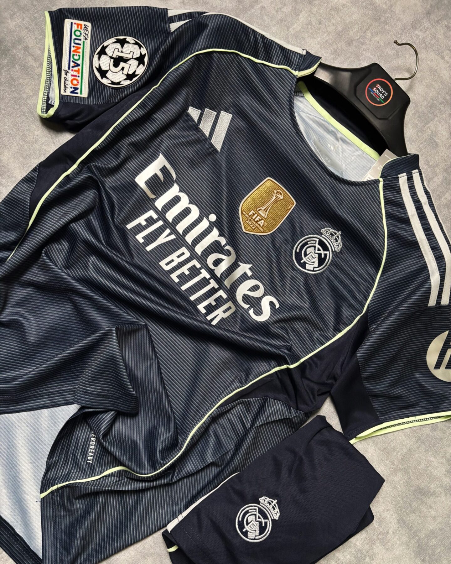 f9ef4d26-e21b-4d3c-bc2d-9c25ca11a19c Real Madrid Away Set 2025/26 - Image 1